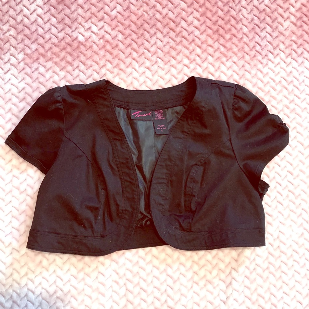 Short sleeve shrug